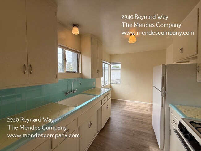 Building Photo - Duplex on Reynard