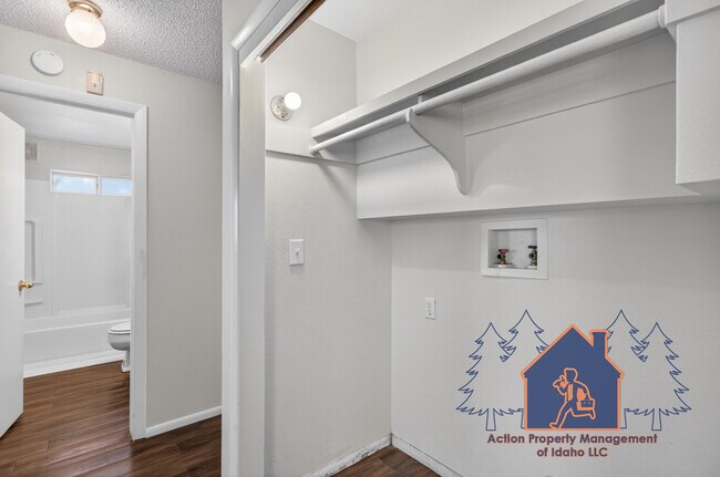 Building Photo - 510 Elmwood Dr