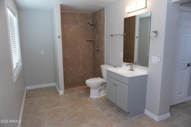 Building Photo - 8355 E Palm Ln