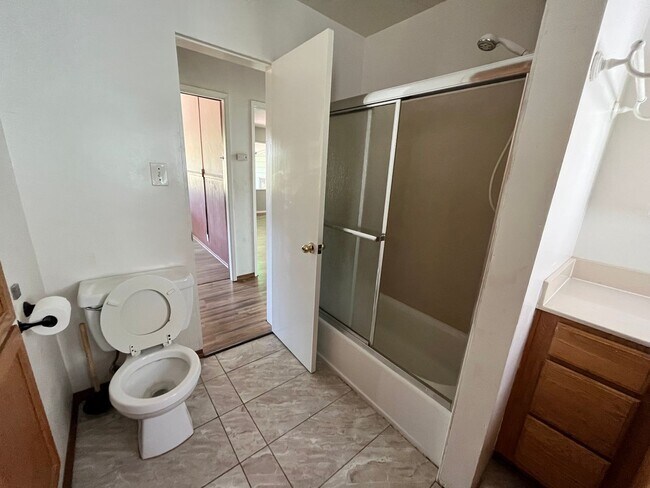 Building Photo - 3 Bedroom/2 bathroom home now available in...