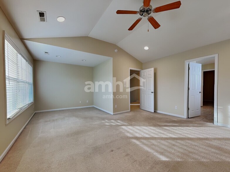 Building Photo - 1641 Silver Oak Ln