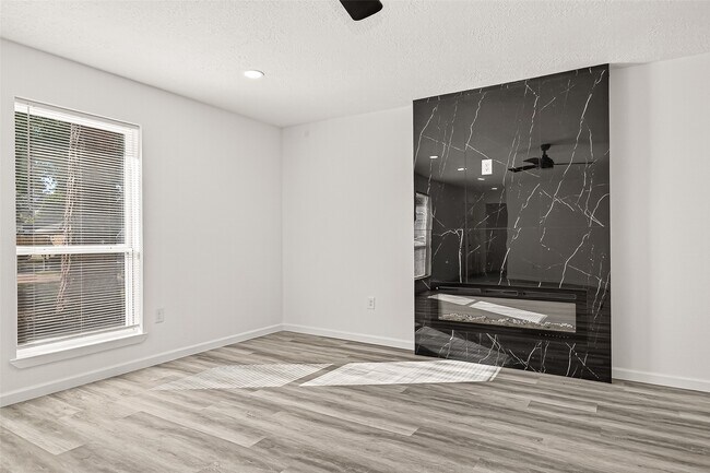 Building Photo - 11434 Loyola Dr