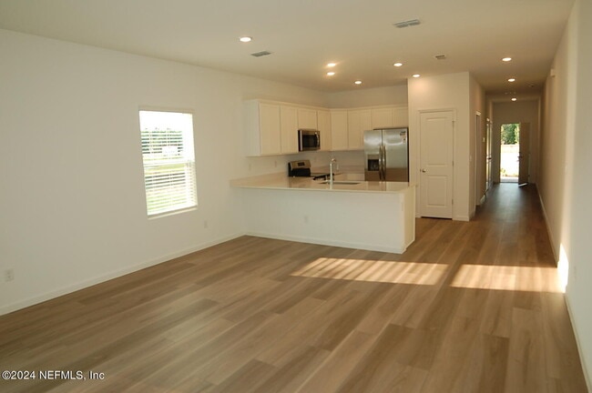 Building Photo - 689 Holly Lks Dr