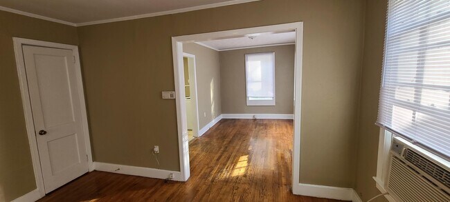 Building Photo - 327 Decelle St