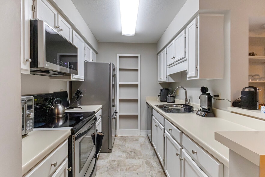 Building Photo - 3104 Pine Heights Dr NE