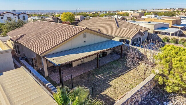 Building Photo - Beautiful 3 bed-2 baths home in 79911