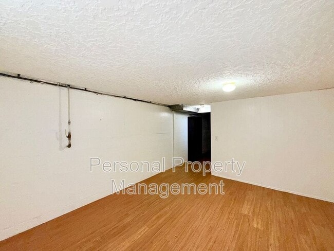 Building Photo - 4313 NE Valley View Ln