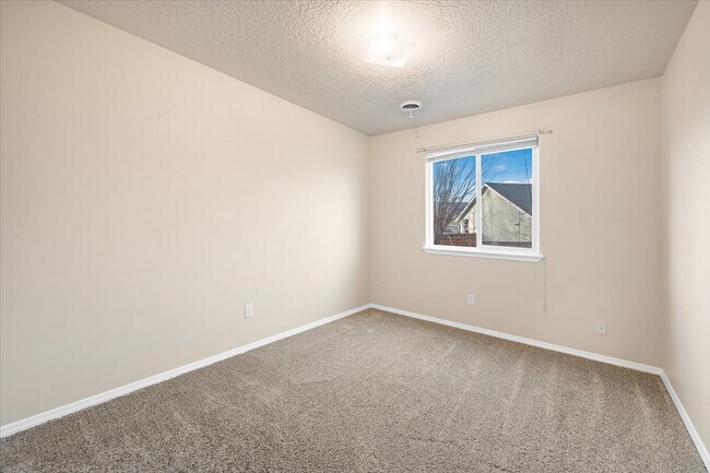 Building Photo - 3685 S Creekwood Way
