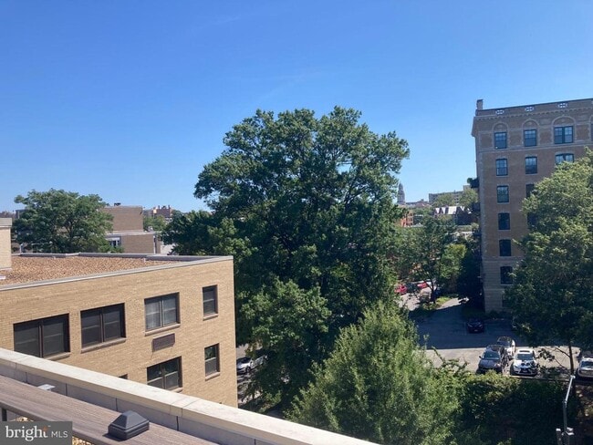 Building Photo - 1801 Clydesdale Pl NW