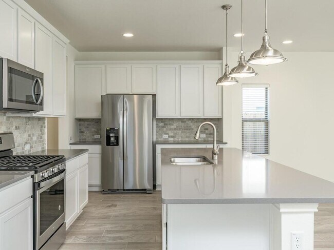 Building Photo - 9113 Garnet Dr