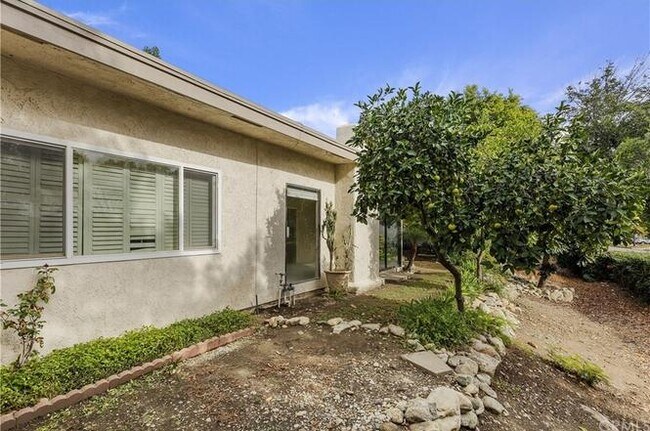 Building Photo - 1364 Orchard Cir