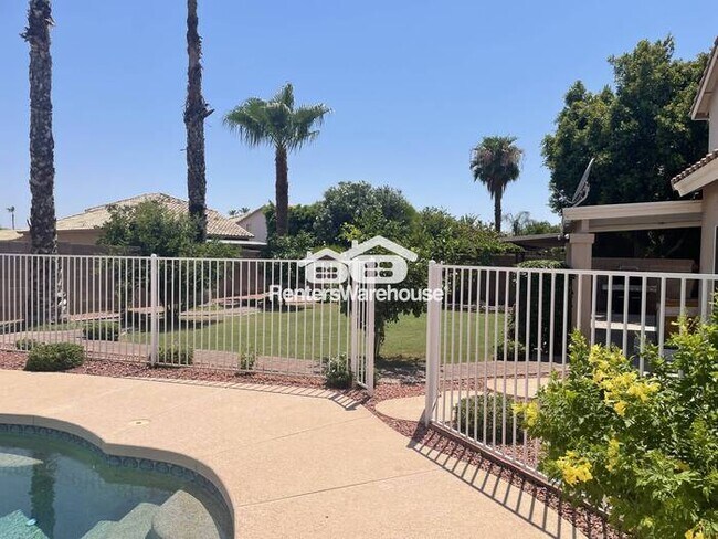 Building Photo - Hillcrest Beauty 4bed 3bath P00L Grass Bac...