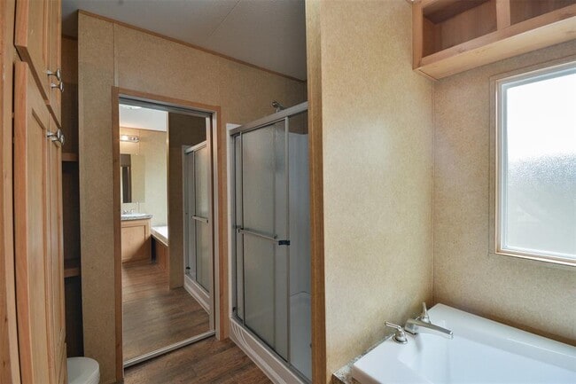 Building Photo - 136 Birchwood Dr