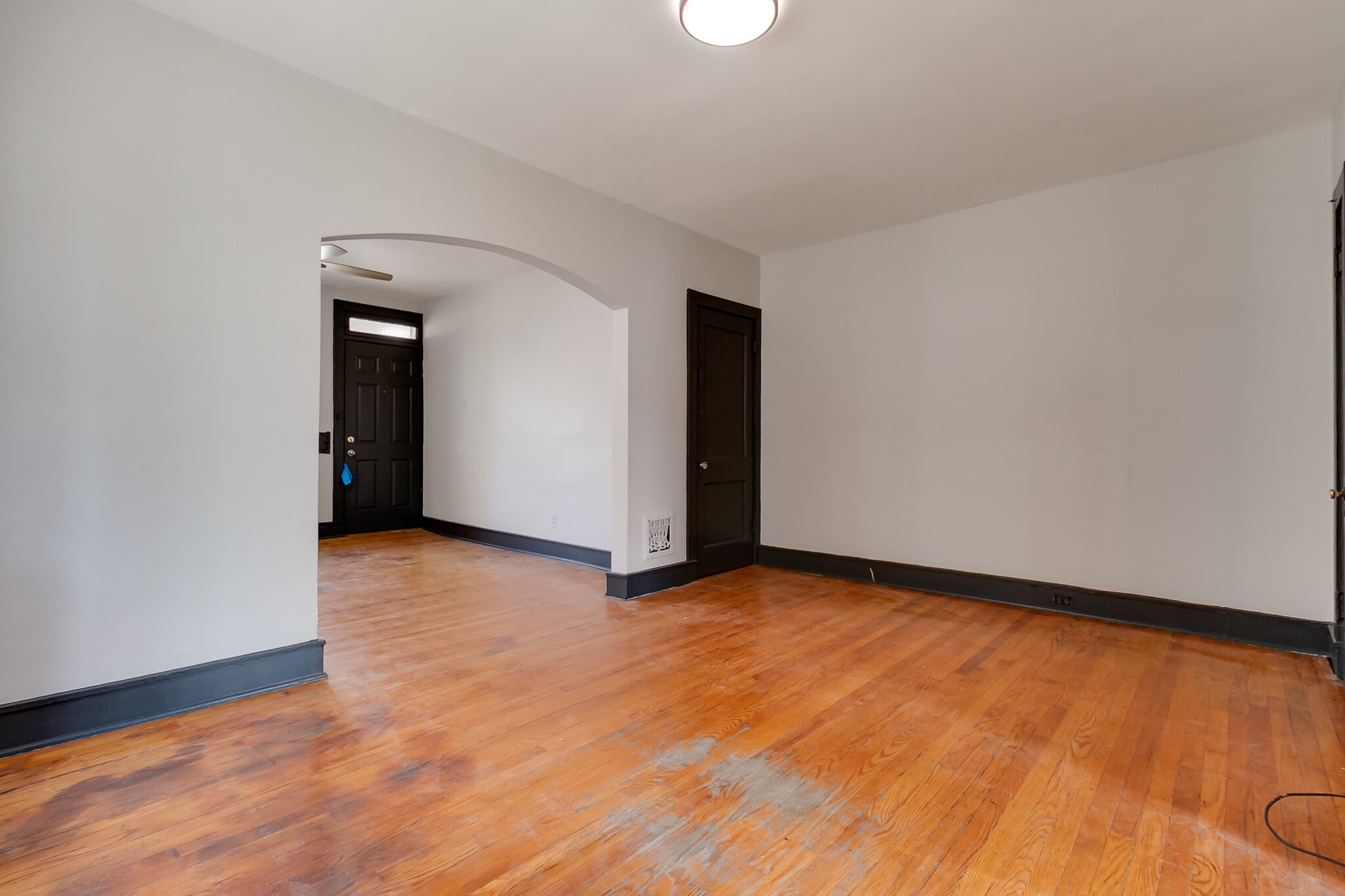 Building Photo - 4918 Winona Ave