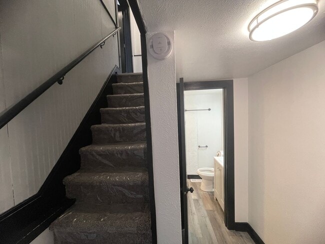 Building Photo - Newly updated 2 bedroom apartment for rent!