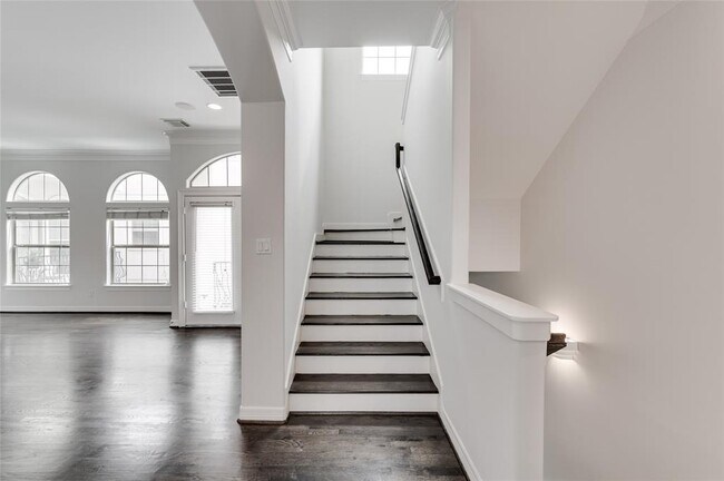 Building Photo - 1417 Bremond St
