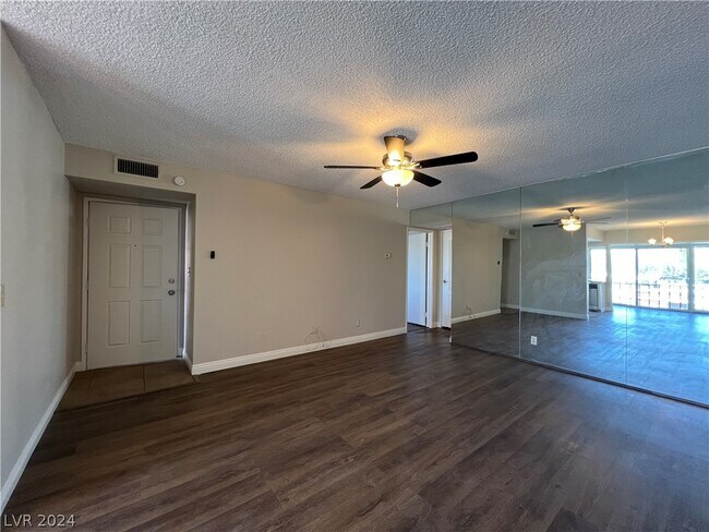 Building Photo - 1390 E Vegas Valley Dr
