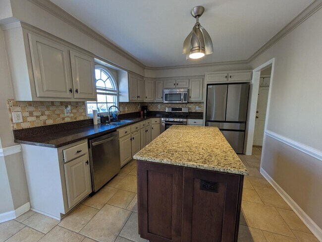 Building Photo - 417 Nichols Farm Dr