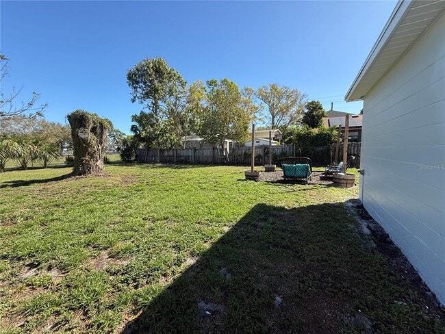 Building Photo - 3605 W Iowa Ave