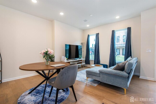 Building Photo - 222 Jessie Pl