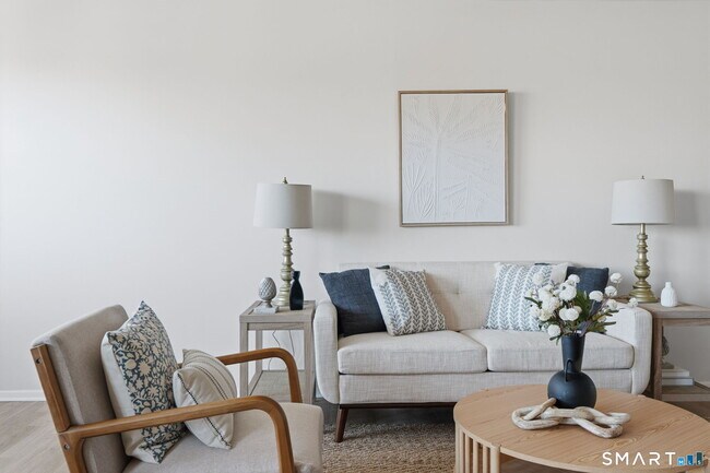 Building Photo - 887 Farmington Ave