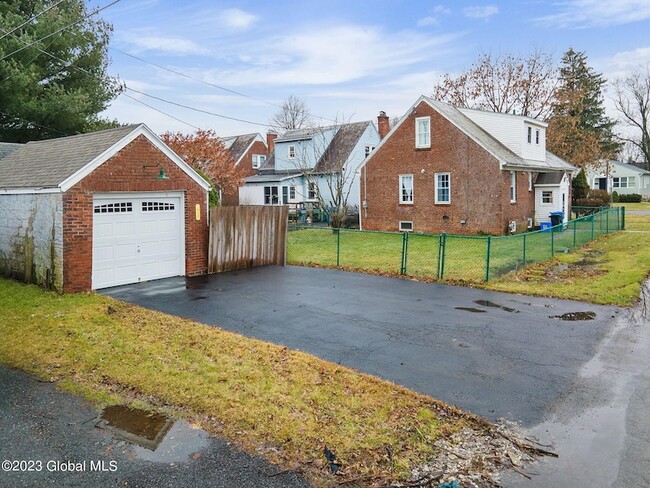 Building Photo - 25 Fordham Ct