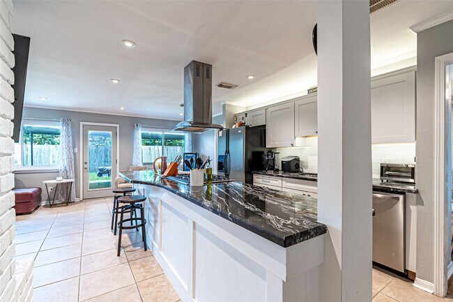 Building Photo - 5611 Winding Way Dr