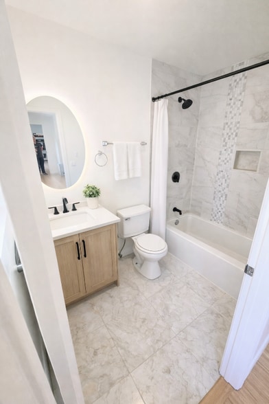 Building Photo - 843 S Ardmore Ave