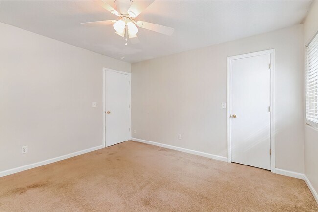 Building Photo - 2 bedroom / 1.5 bath Townhome ~ Hannahan, SC
