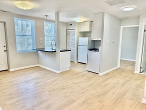 Building Photo - 2602 E Lehigh Ave