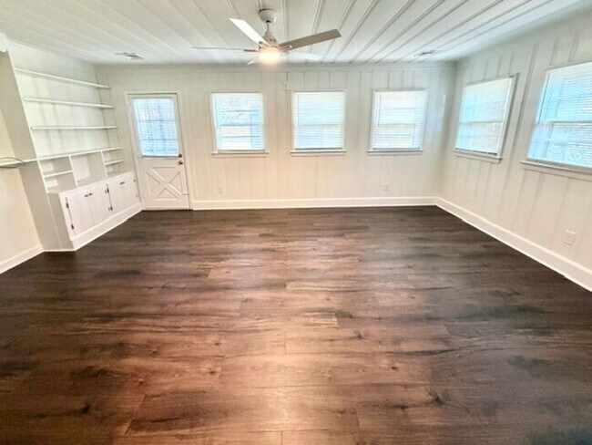 Building Photo - Newly Renovated 3BR home in East Memphis near the Botanical Gardens now available!