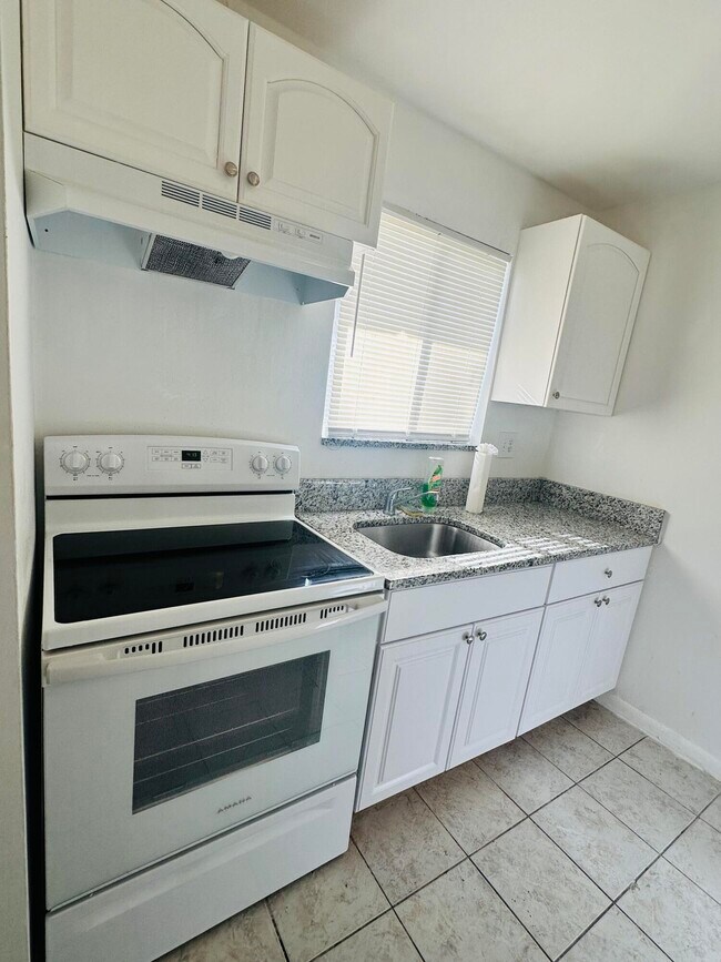 Building Photo - 6054 Forest Hill Blvd