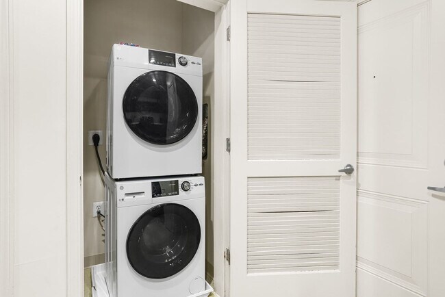 Building Photo - 305 10th Street South