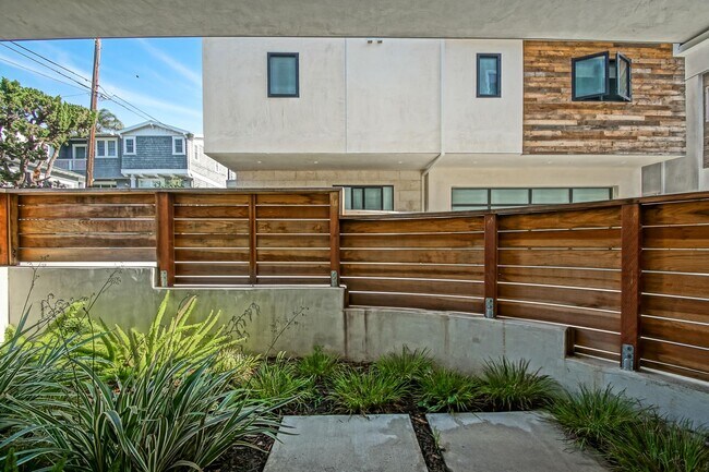 Building Photo - NEWER, LUXURIOUS & MODERN, 2920 SQ FT HOME W/ HIGH END DETAILS, AMAZING DECK/BALCONY SPACE, 2-CAR...