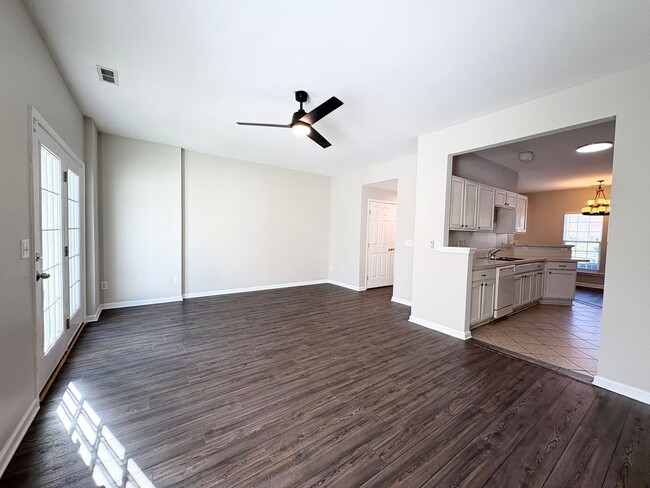 Building Photo - TOWNHOME IN SOUTHWEST MECKLENBURG/2 BR 2.5 BATH