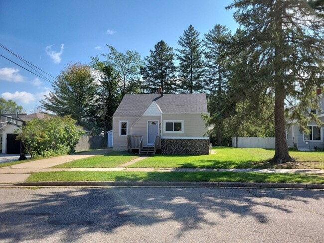 Building Photo - 3 Bed 1 Bath Single Family Home in Rhinelander