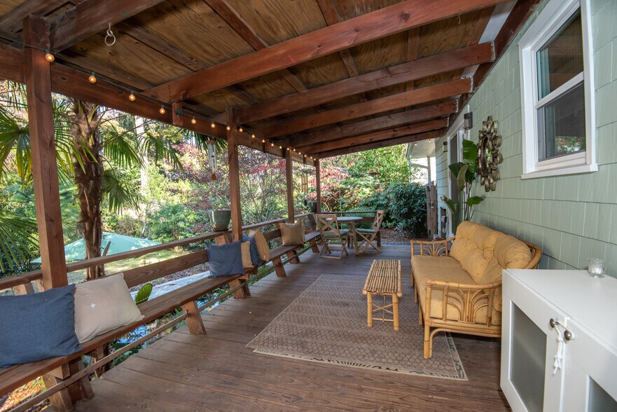 Building Photo - 1096 Oakfield Dr SE