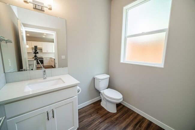 Building Photo - Spacious Master Bedroom for Rent in Modern...