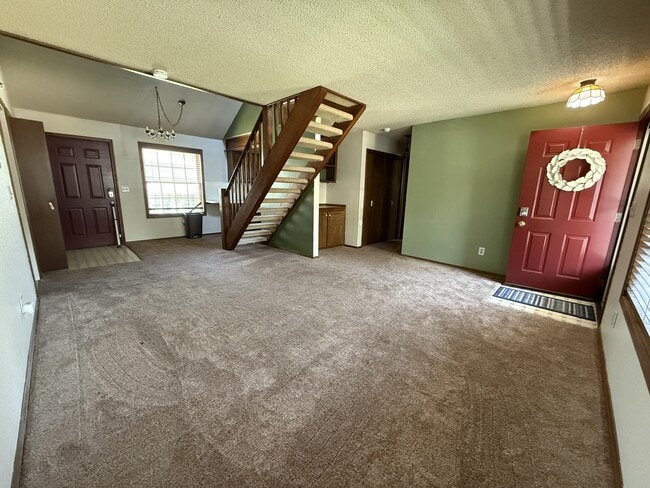 Building Photo - 2208 Timbercrest Dr
