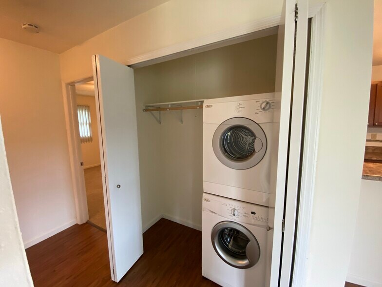 Hallway laundry service - 316 Cedar St