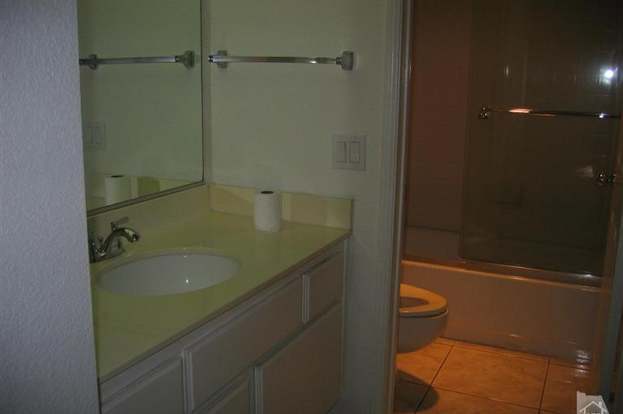 Building Photo - 640 Indian Oak Ln