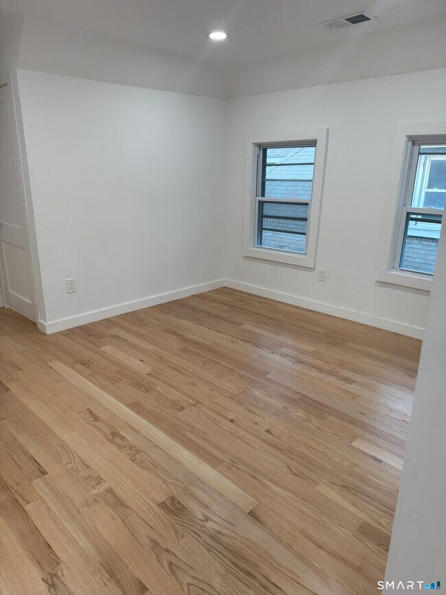 Building Photo - 263 Hawley Ave