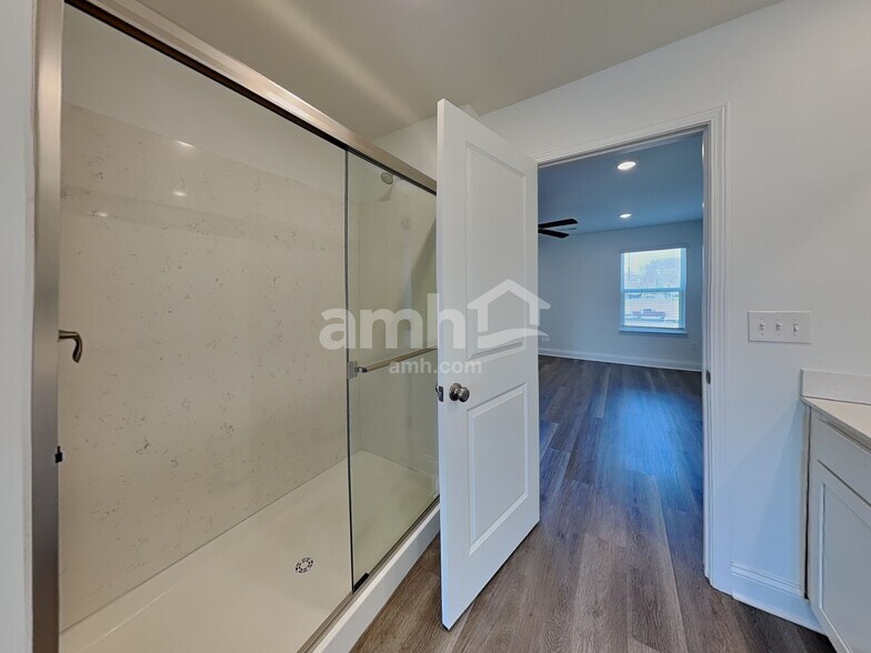 Building Photo - 9016 Henley Ave