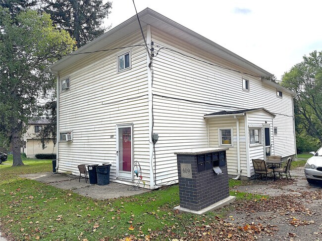 Building Photo - 609 N Nanticoke Ave