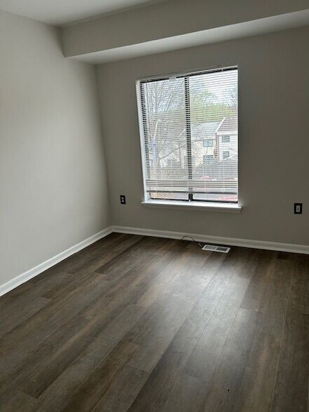 Building Photo - 8747 Brae Brooke Dr