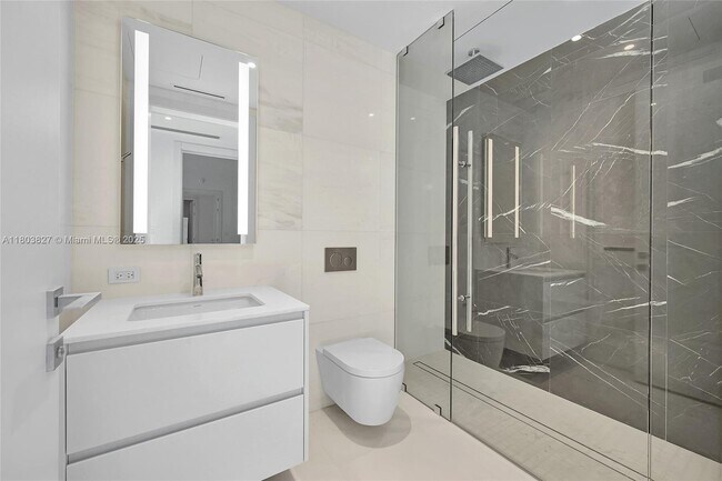 Building Photo - 300 Biscayne Blvd Way