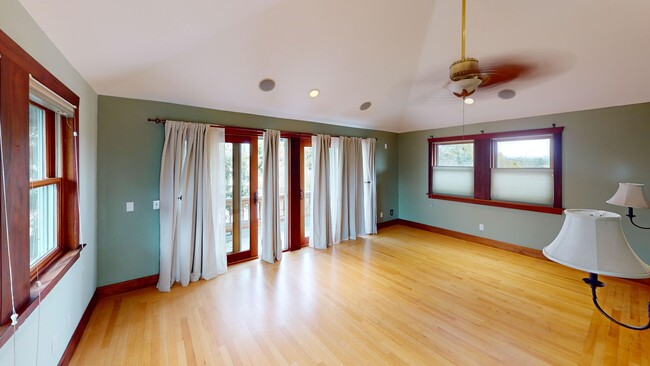 Building Photo - Stunning 1927 Prairie-Craftsman Home with ...