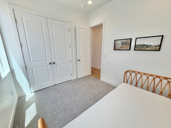 Building Photo - Woodlands Estates Townhomes