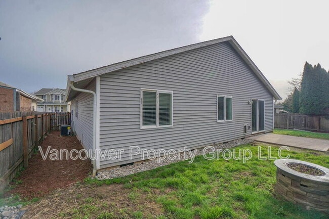 Building Photo - 8601 NE 84th St