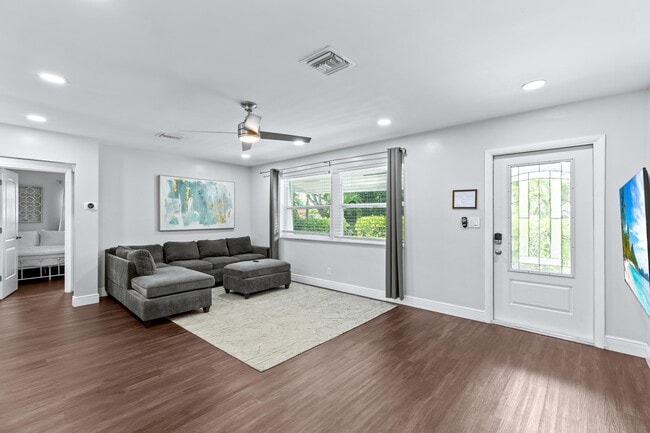 Building Photo - 1800 NE 28th Ave